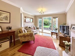 Lounge- click for photo gallery